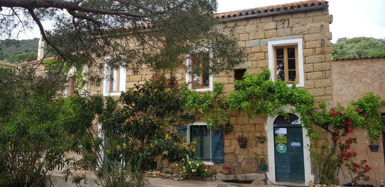L'Orca Di San Gavinu Hotel Figari  Eksteriør billede